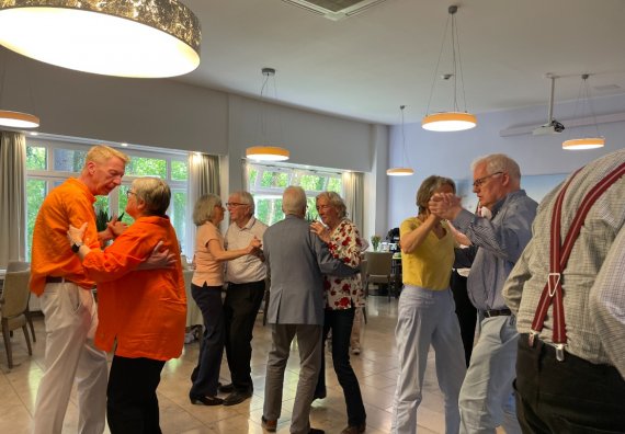Alzheimer Hamburg | Rückblick auf das Klön & Tanzcafé am 02.05.2026 im …